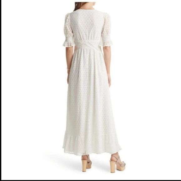 Vici With buttons all down the front and a gorgeous lace overlay - Picture 4 of 9